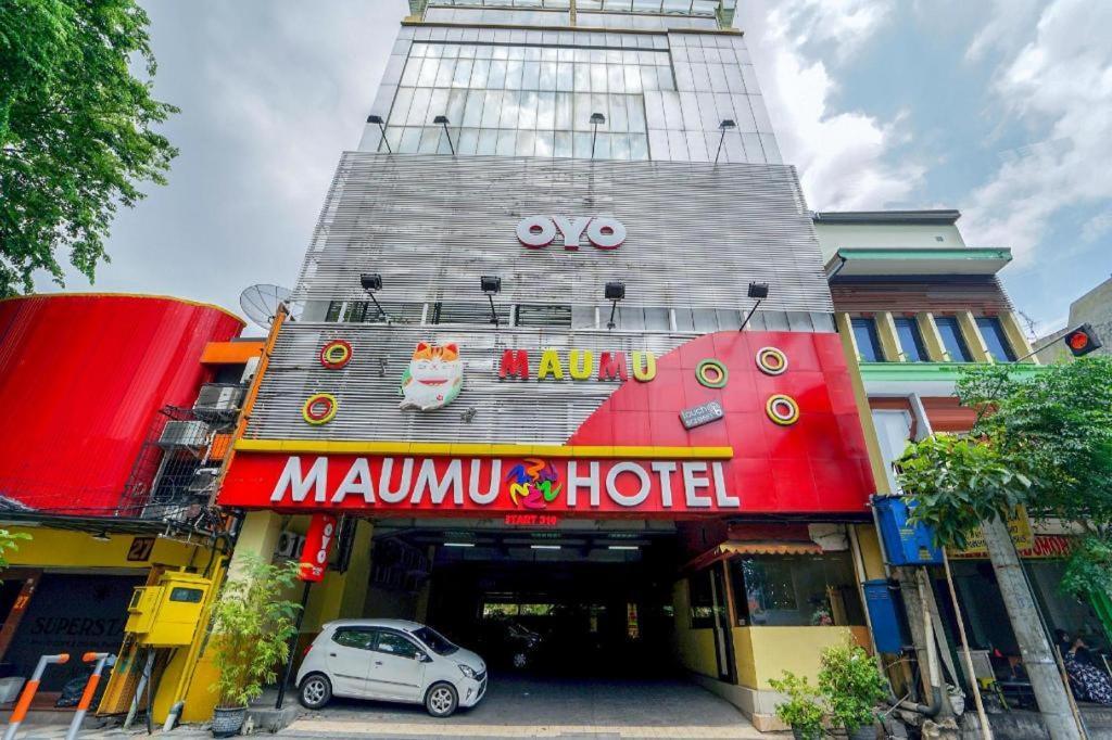 Oyo 235 Maumu Hotel & Lounge Surabaya Esterno foto