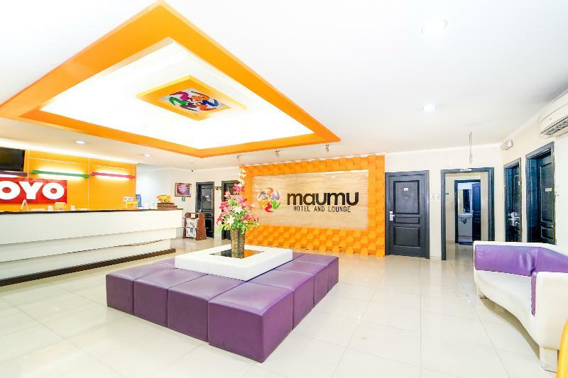 Oyo 235 Maumu Hotel & Lounge Surabaya Esterno foto