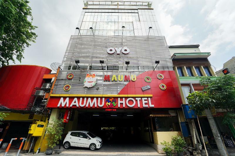 Oyo 235 Maumu Hotel & Lounge Surabaya Esterno foto