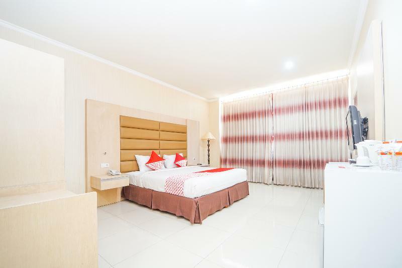 Oyo 235 Maumu Hotel & Lounge Surabaya Esterno foto