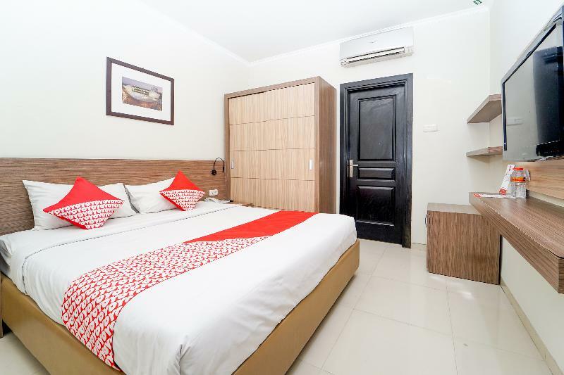 Oyo 235 Maumu Hotel & Lounge Surabaya Esterno foto