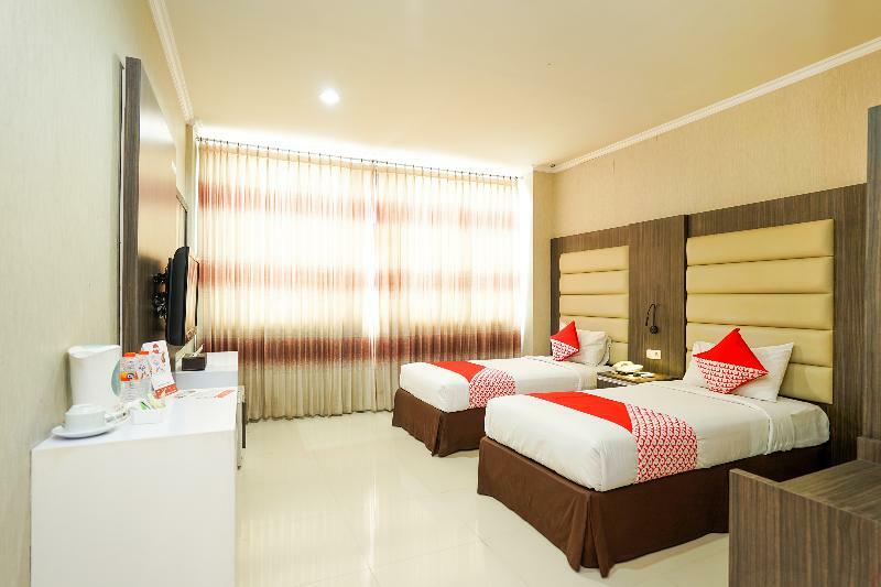 Oyo 235 Maumu Hotel & Lounge Surabaya Esterno foto