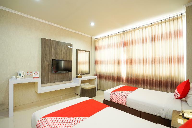 Oyo 235 Maumu Hotel & Lounge Surabaya Esterno foto