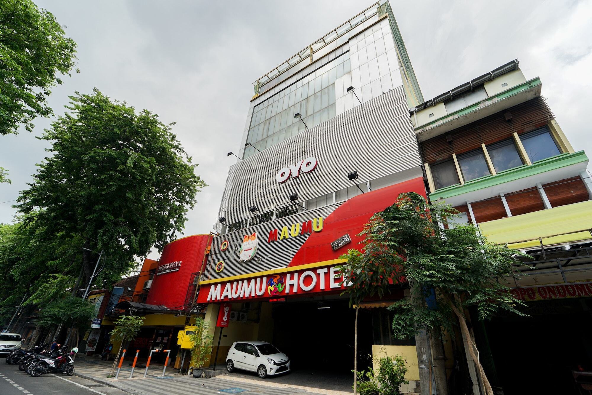 Oyo 235 Maumu Hotel & Lounge Surabaya Esterno foto